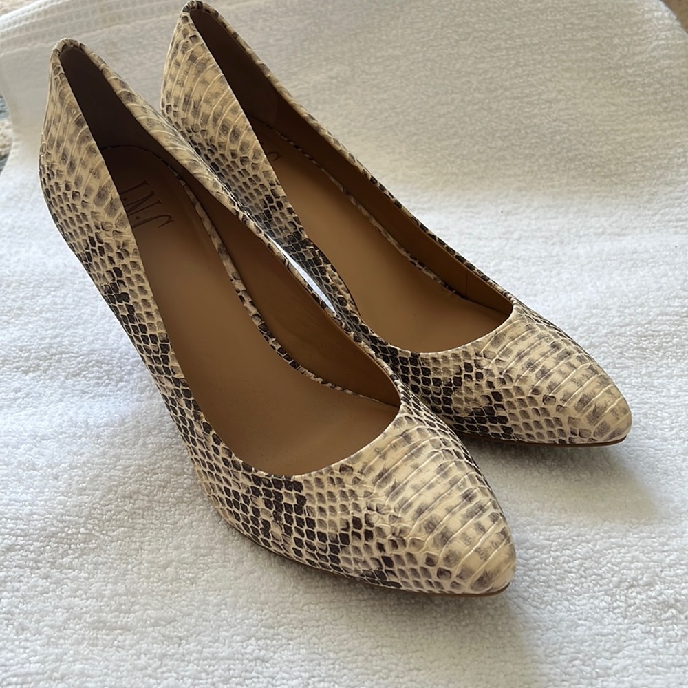 INC Snakeskin Tan Pumps